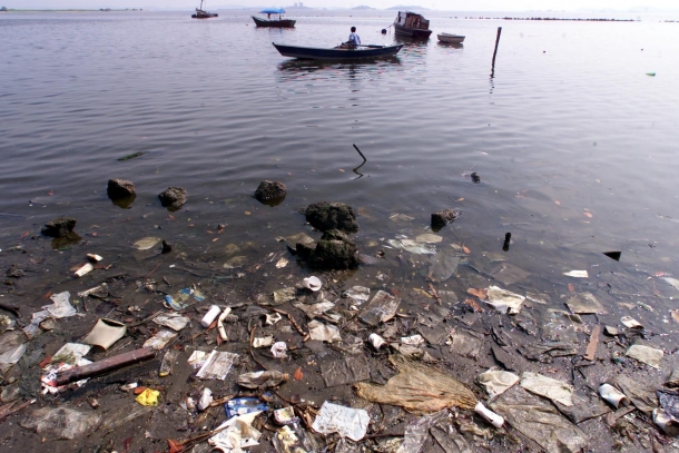 Lamentável! Baía de Guanabara segue muito poluída