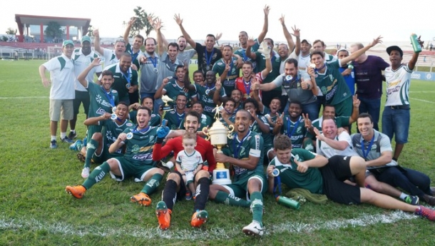 Luverdense campeão mato-grossense de 2016 (Foto: Assessoria/FMF)