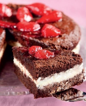 bolo sorvete com chocolate e morango