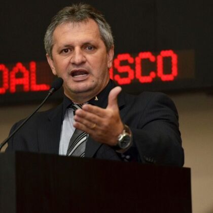 Deputados aprovam lei para distribuição de moradia a órfãos de feminicídio