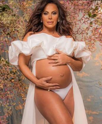 VIVIANE ARAUJO GRAVIDA.jpg