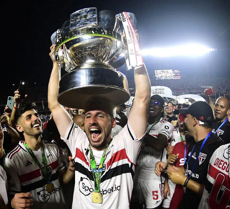 Rogério Ceni anuncia e São Paulo tem novo camisa 9 para substituir Calleri