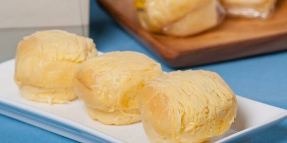 pao-de-queijo-recheado-com-cheddar-730x365.jpg