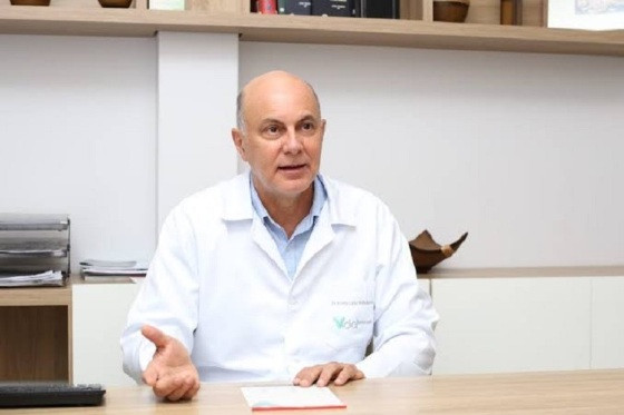 Dr.-Roberto-Barreto-gastroenterologista-e-endoscopista.jpg