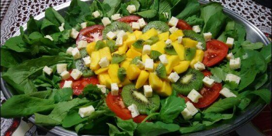 salada-tropical-com-rucula-730x365.jpg