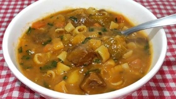 sopa-de-carne-com-legumes-e-macarrao-receita.jpg