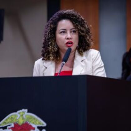 Professora Graciele apresenta projeto de lei de combate à homofobia 