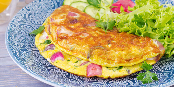 omelette-with-radish-red-onion-fresh-salad-730x365.jpg
