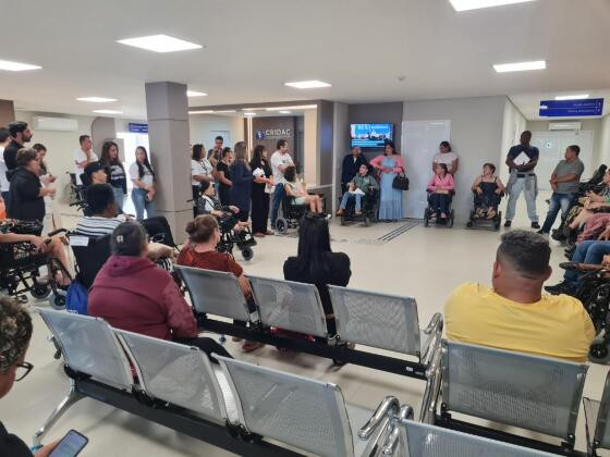 Foto - entrega cadeiras - capa.jpg