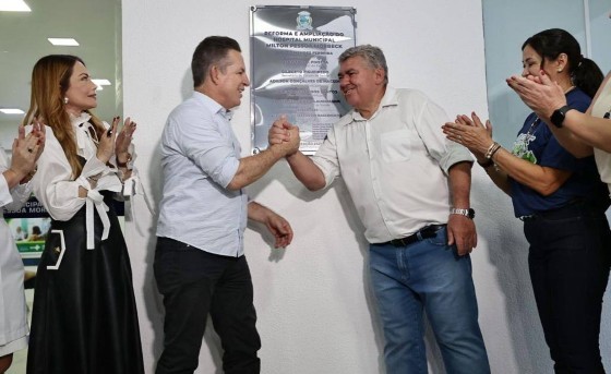 mauro mendes em barra - hospital.jpg