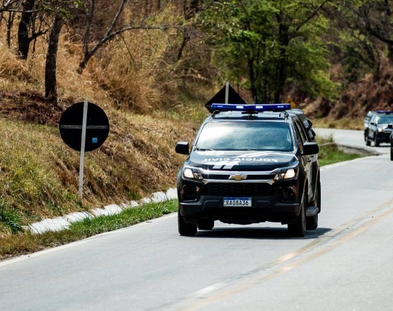 Viatura na estrada 1 (1).jpg