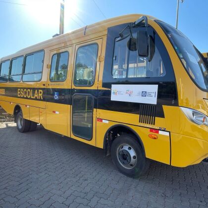 Juca do Guaraná entrega três ônibus escolares para municípios do interior de Mato Grosso