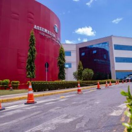 ALMT tem semana com homenagens, debates e intensa agenda institucional