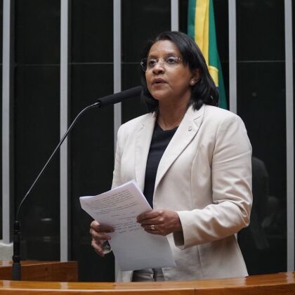 Gisela Simona impõe freios ao stalking judicial e amplia direitos das mães na política