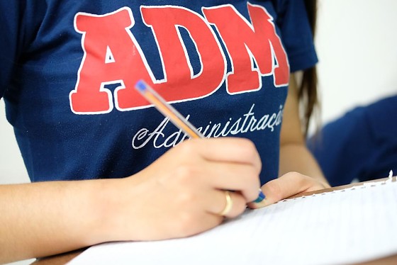 Alunos em aula - Curso de Administração - Nova Mutum - Bruna Obadoski.jpg