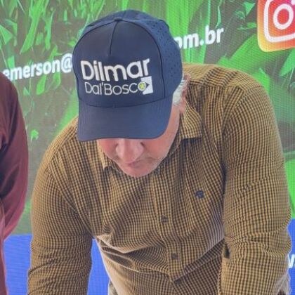 Dilmar Dal Bosco articula a regularização junto ao governo e entrega títulos