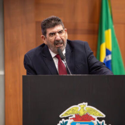 Nova lei de Dr. João alerta gestantes sobre condição sem sintomas que pode levar à perda do bebê