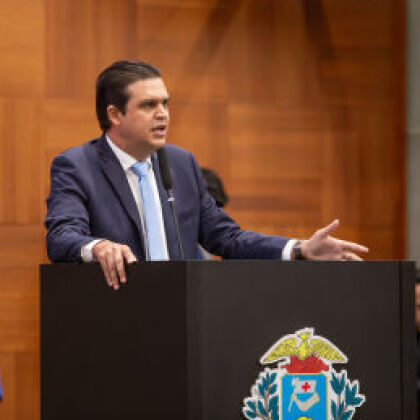 Thiago Silva apresenta projeto para garantir gratificação a profissionais que atuam na educação inclusiva