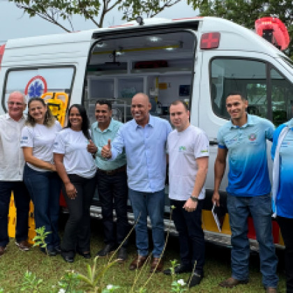 Juca do Guaraná entrega ambulância com UTI móvel para Chapada dos Guimarães