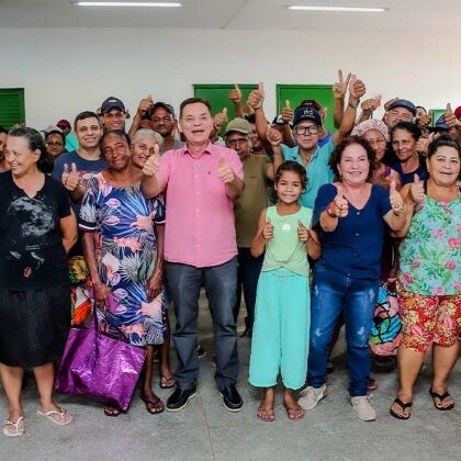 Botelho visita projeto solidário no Pedra 90 e sinaliza apoio para ampliação da iniciativa