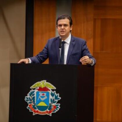 Thiago Silva apresenta PL para transformar MT em referência com escolas públicas bilíngues