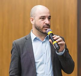 Faltam trabalhadores ou falta política pública?