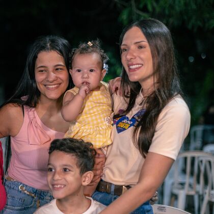 De diferentes gerações, mulheres declaram apoio e voto em Janaina durante agenda em Cuiabá