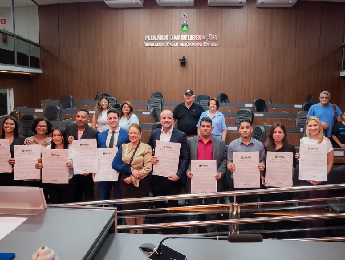 Câmara de Cuiabá homenageia equipe técnica de convênios da Prefeitura